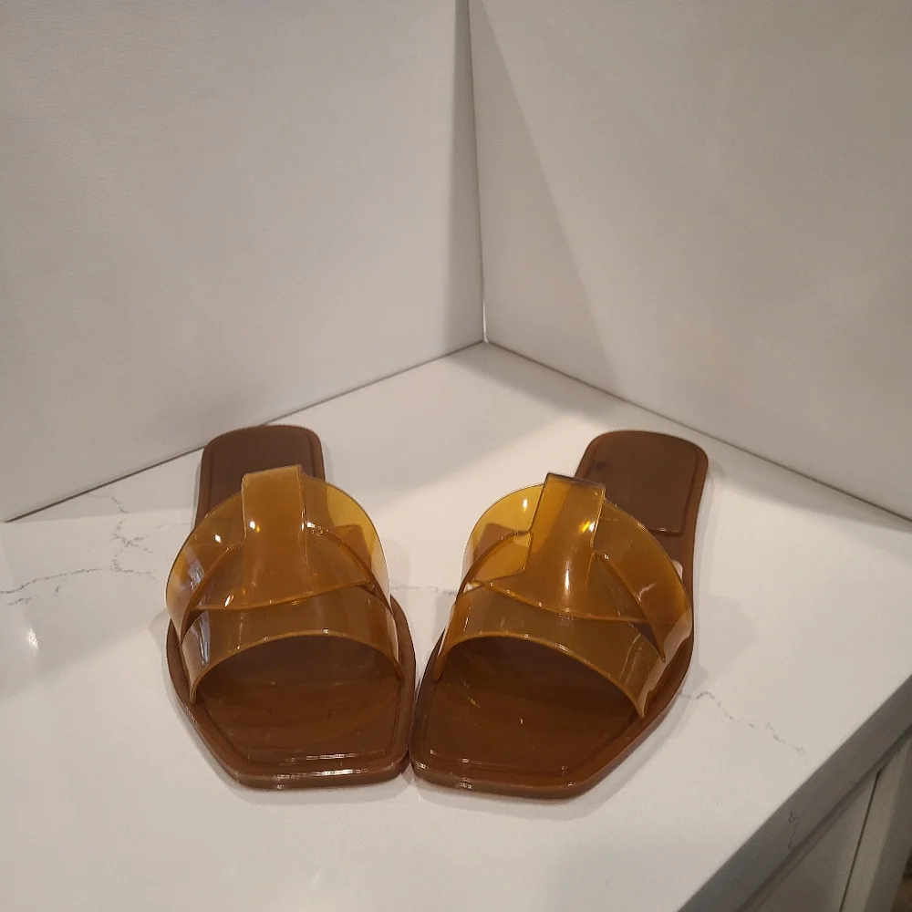 Sandles - Picture 2 of 3